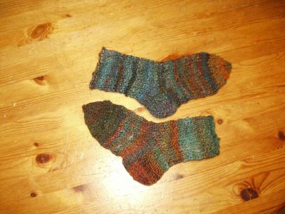 1. paar socken selbstgesp. u. gefrbt f. eileen